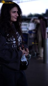 actress Fatima Sana Shaikh stylish looks at mumbai airport