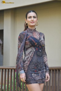 actress Fatima Sana Shaikh hot photoshoot in a tight dress