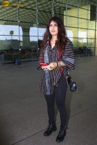 Bollywood actress Fatima Sana Shaikh stylish looks at mumbai airport