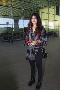 Bollywood actress Fatima Sana Shaikh stylish looks at mumbai airport