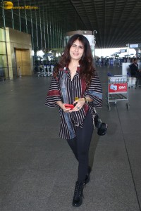 Bollywood actress Fatima Sana Shaikh stylish looks at mumbai airport