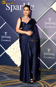 Indian actress Fatima Sana Shaikh beautiful in a blue saree