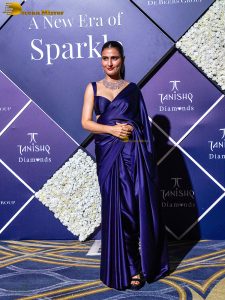 Indian actress Fatima Sana Shaikh beautiful in a blue saree