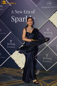 Indian actress Fatima Sana Shaikh beautiful in a blue saree