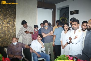 Family and Friends pay last respects to Actor Mahesh Babu’s mother Indira Devi