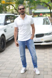 Divya Khosla Kumar, Sara Ali Khan, Sidharth Malhotra and other celebrities offer prayers at T-Series Ganesh