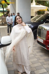 Divya Khosla Kumar, Sara Ali Khan, Sidharth Malhotra and other celebrities offer prayers at T-Series Ganesh