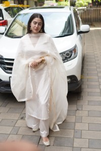 Divya Khosla Kumar, Sara Ali Khan, Sidharth Malhotra and other celebrities offer prayers at T-Series Ganesh