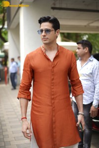 Divya Khosla Kumar, Sara Ali Khan, Sidharth Malhotra and other celebrities offer prayers at T-Series Ganesh