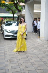 Divya Khosla Kumar, Sara Ali Khan, Sidharth Malhotra and other celebrities offer prayers at T-Series Ganesh