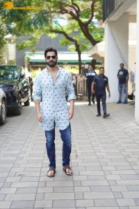 Divya Khosla Kumar, Sara Ali Khan, Sidharth Malhotra and other celebrities offer prayers at T-Series Ganesh