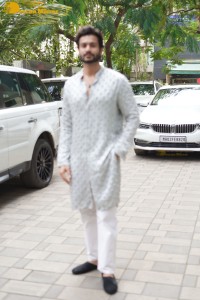 Divya Khosla Kumar, Sara Ali Khan, Sidharth Malhotra and other celebrities offer prayers at T-Series Ganesh