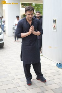 Divya Khosla Kumar, Sara Ali Khan, Sidharth Malhotra and other celebrities offer prayers at T-Series Ganesh