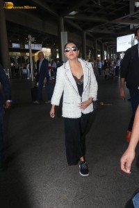Bollywood superstar shah rukh khan’s wife gauri khan spotted at mumbai airport on feb 21, 2023