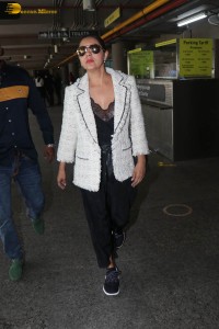 Bollywood superstar shah rukh khan’s wife gauri khan spotted at mumbai airport on feb 21, 2023