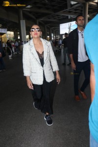Bollywood superstar shah rukh khan’s wife gauri khan spotted at mumbai airport on feb 21, 2023