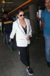 Bollywood superstar shah rukh khan’s wife gauri khan spotted at mumbai airport on feb 21, 2023
