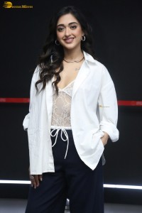 actress Gayatri Bhardwaj chic look in a white shirt