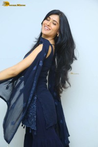 indian actress geethika tiwary photoshoot in a blue dress