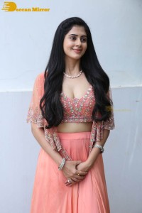 Telugu heroine Gehna Sipply glamorous look in a photoshoot