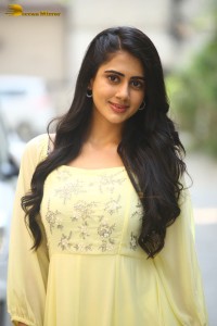 Indian Actress Gehna Sippy in a light yellow dress