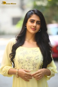 Indian Actress Gehna Sippy in a light yellow dress