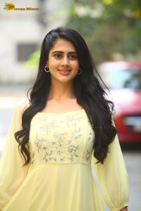 Indian Actress Gehna Sippy in a light yellow dress