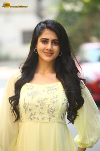 Indian Actress Gehna Sippy in a light yellow dress