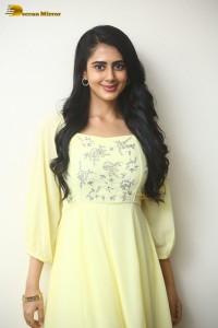 Indian Actress Gehna Sippy in a light yellow dress