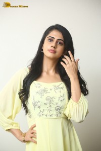 Indian Actress Gehna Sippy in a light yellow dress