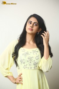 Indian Actress Gehna Sippy in a light yellow dress