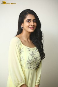 Indian Actress Gehna Sippy in a light yellow dress