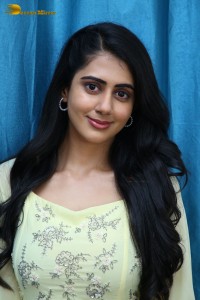 Indian Actress Gehna Sippy in a light yellow dress