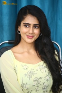 Indian Actress Gehna Sippy in a light yellow dress