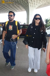 Bollywood and Tollywood actress Genelia stylish looks at mumbai airport