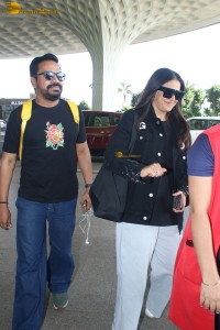Bollywood and Tollywood actress Genelia stylish looks at mumbai airport
