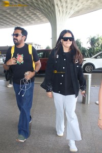 Bollywood and Tollywood actress Genelia stylish looks at mumbai airport
