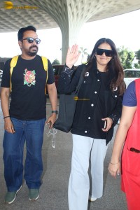 Bollywood and Tollywood actress Genelia stylish looks at mumbai airport