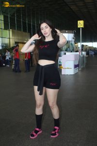 bollywood actress Giorgia Andriani red-hot looks in black shorts