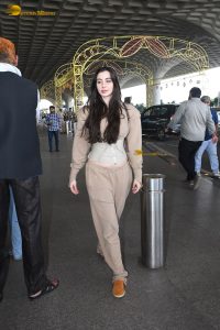 actress Giorgia Andriani stylish in a hoodie at mumbai airport