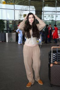 actress Giorgia Andriani stylish in a hoodie at mumbai airport