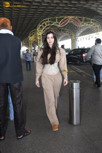 actress Giorgia Andriani stylish in a hoodie at mumbai airport