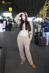 actress Giorgia Andriani stylish in a hoodie at mumbai airport