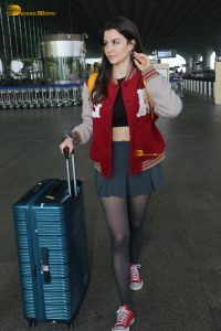 actress Giorgia Andriani chic look at mumbai airport