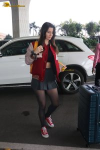 actress Giorgia Andriani chic look at mumbai airport
