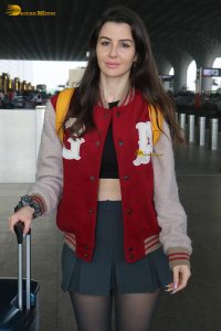 actress Giorgia Andriani chic look at mumbai airport