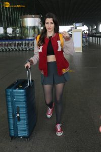actress Giorgia Andriani chic look at mumbai airport
