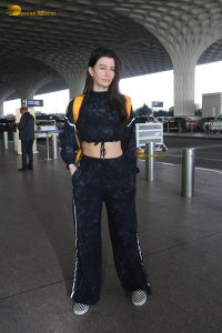 actress Giorgia Andriani in black overalls at mumbai airport