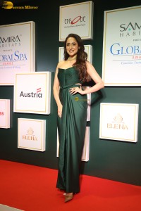GlobalSpa Awards 2025 attended by Rekha, Sara Ali Khan, Pragya Jaiswal, and others