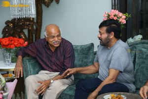 Godfather movie success celebration by Chiranjeevi, Mohan Raja, R B Choudary and Thaman